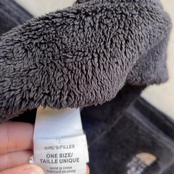 The NorthFace Girls Fleece Hat and Scarf - Picture 2 of 2